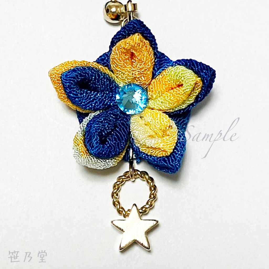 つまみ細工 和小物 星花の耳飾り(ピアス/イヤリング)