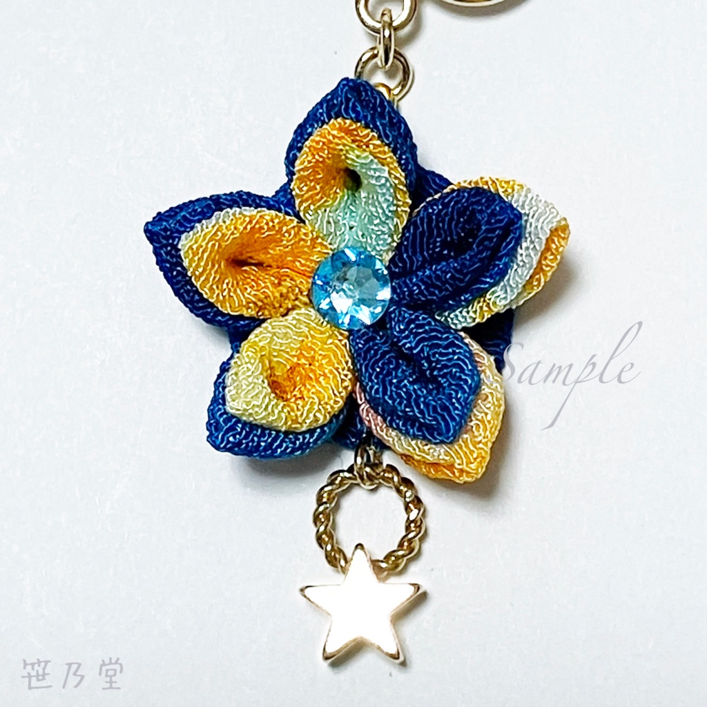 つまみ細工 和小物 星花の耳飾り(ピアス/イヤリング)