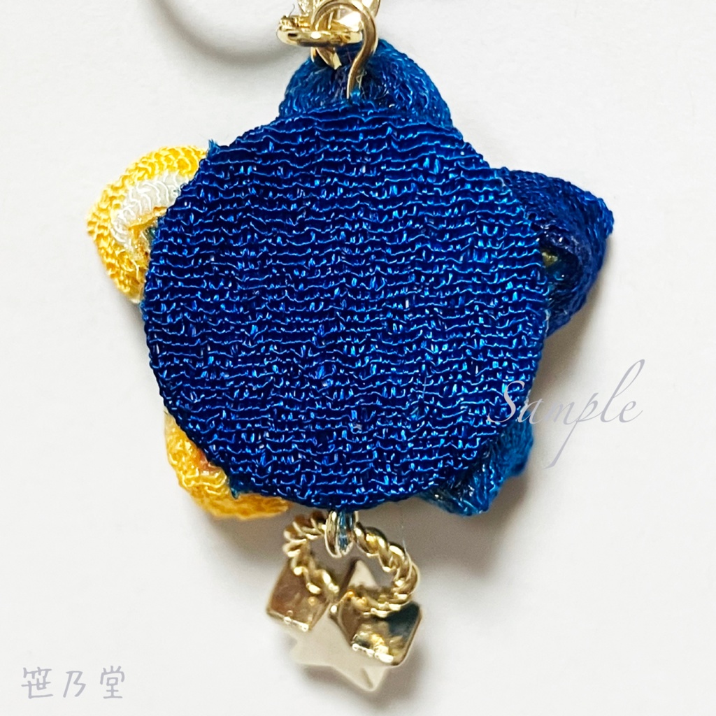 つまみ細工 和小物 星花の耳飾り(ピアス/イヤリング)