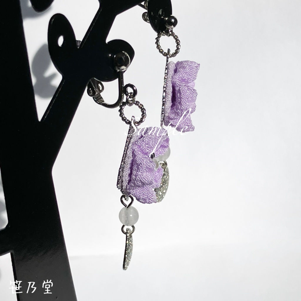 つまみ細工 和小物 浅紫桜の耳飾り(ピアス/イヤリング)