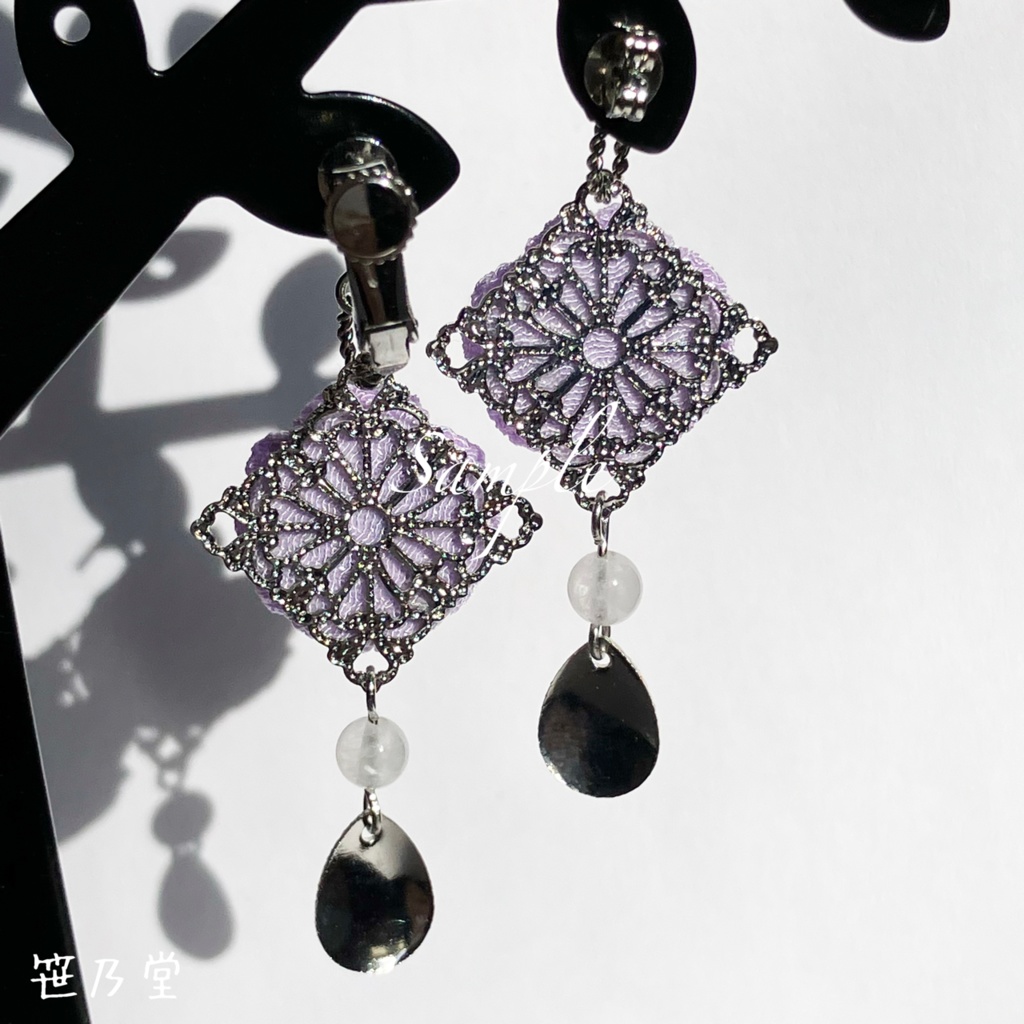 つまみ細工 和小物 浅紫桜の耳飾り(ピアス/イヤリング)