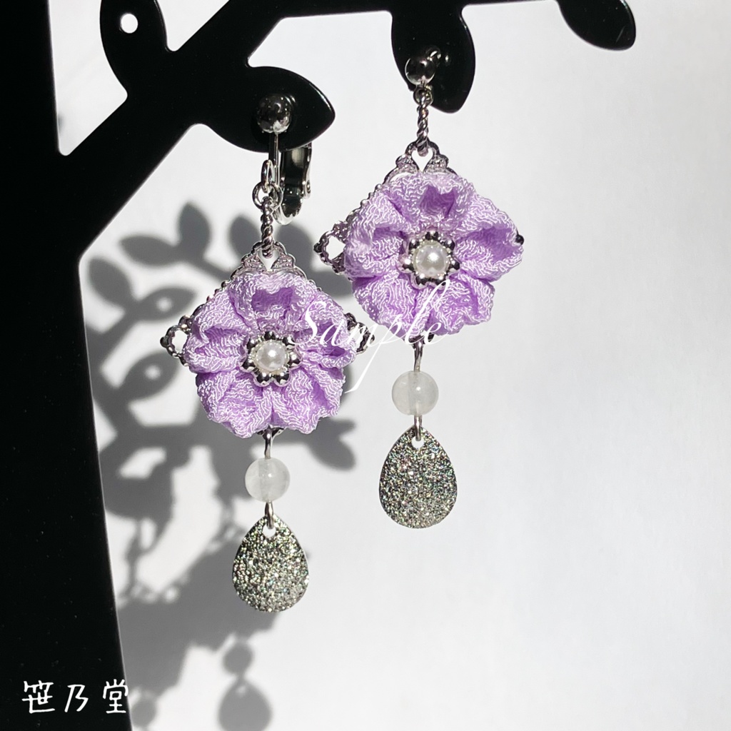 つまみ細工 和小物 浅紫桜の耳飾り(ピアス/イヤリング)