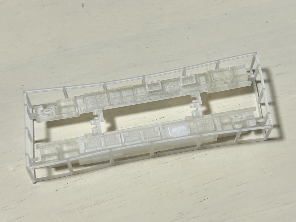 甲斐路の新型特急・付属編成用モーターカバー(未塗装品)