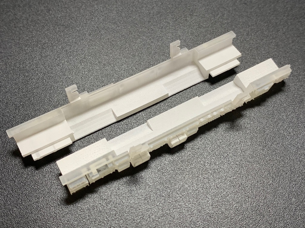 甲斐路の新型特急・付属編成用モーターカバー(未塗装品)