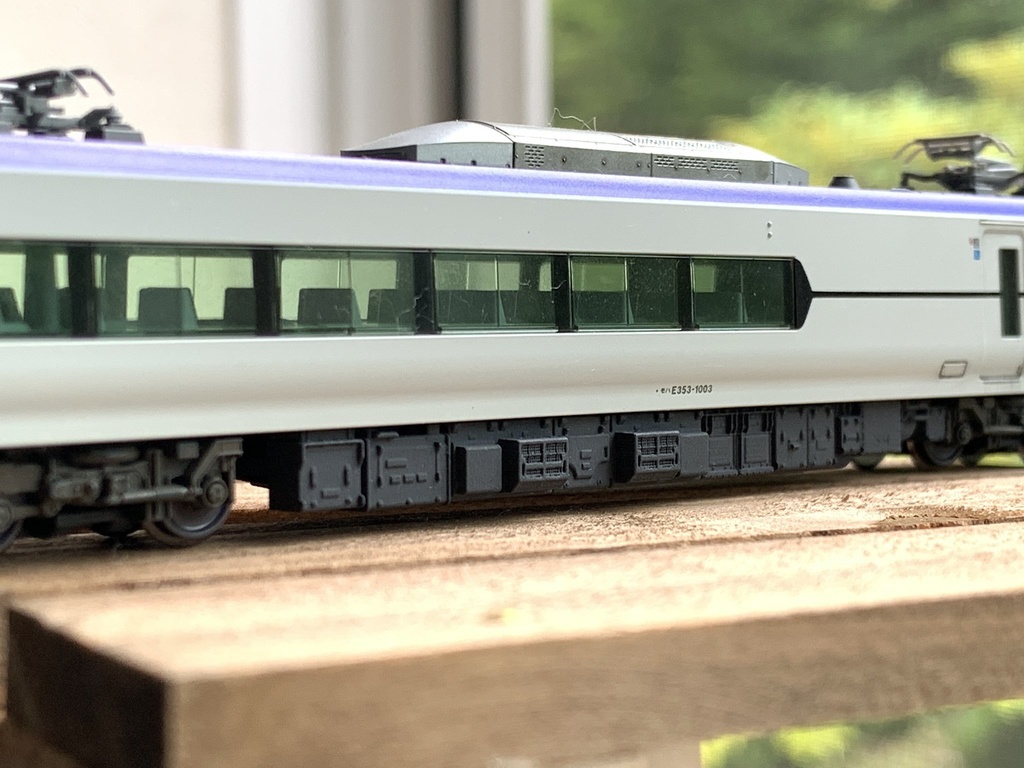 甲斐路の新型特急・付属編成用モーターカバー(塗装済品)