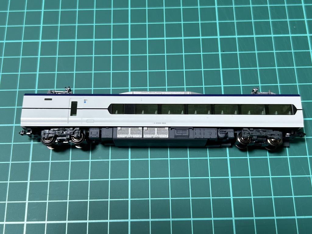 甲斐路の新型特急・付属編成用モーターカバー(塗装済品)