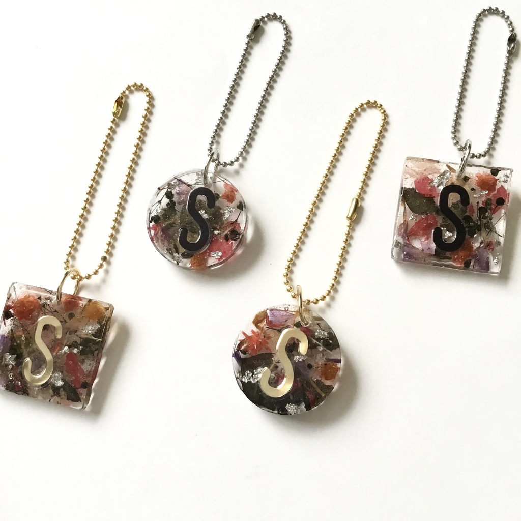 【呪術廻戦】ラウンド●推し花イニシャルキーホルダー