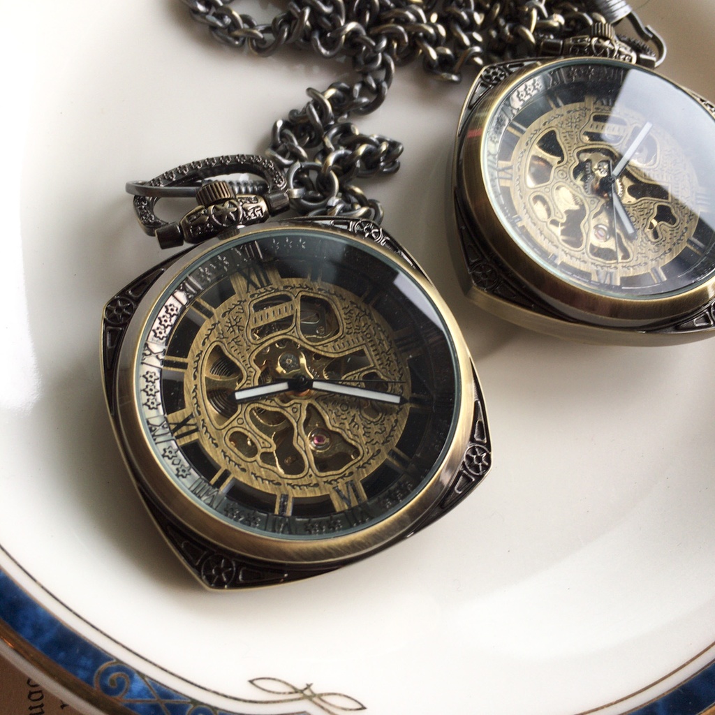 手巻き懐中時計 イクスティグナの魔術時計 Cir Shue Chloe Booth