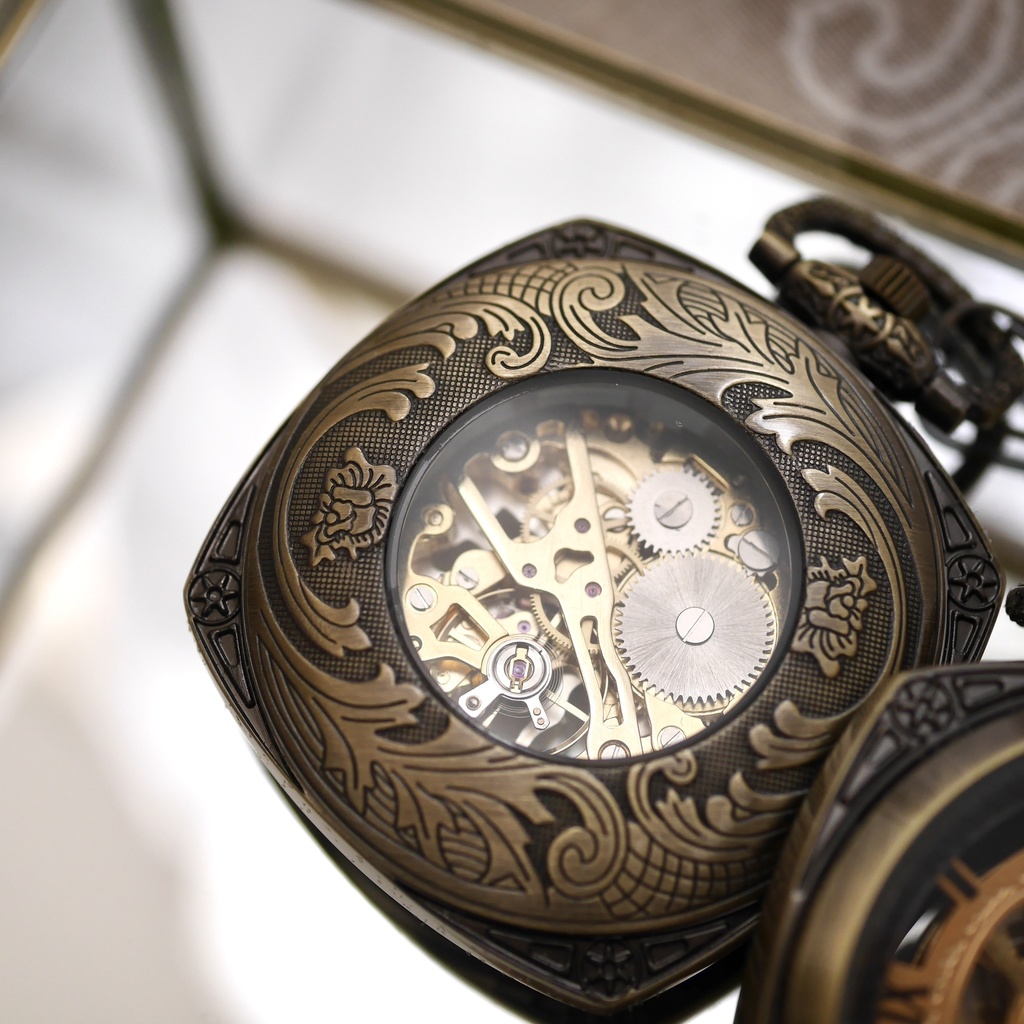 手巻き懐中時計「イクスティグナの魔術時計」