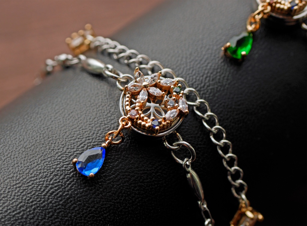 アロマ・ブレスレット「REVS - 聖女の腕飾り -」