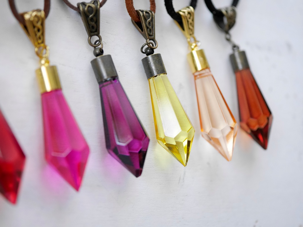 (B級品)ペンダント「アミュレットの原石」ミニ版・暖色(8月末までセール中!)