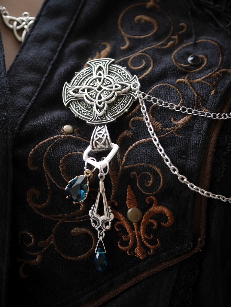 ブローチ「Thesalie - テサリア」