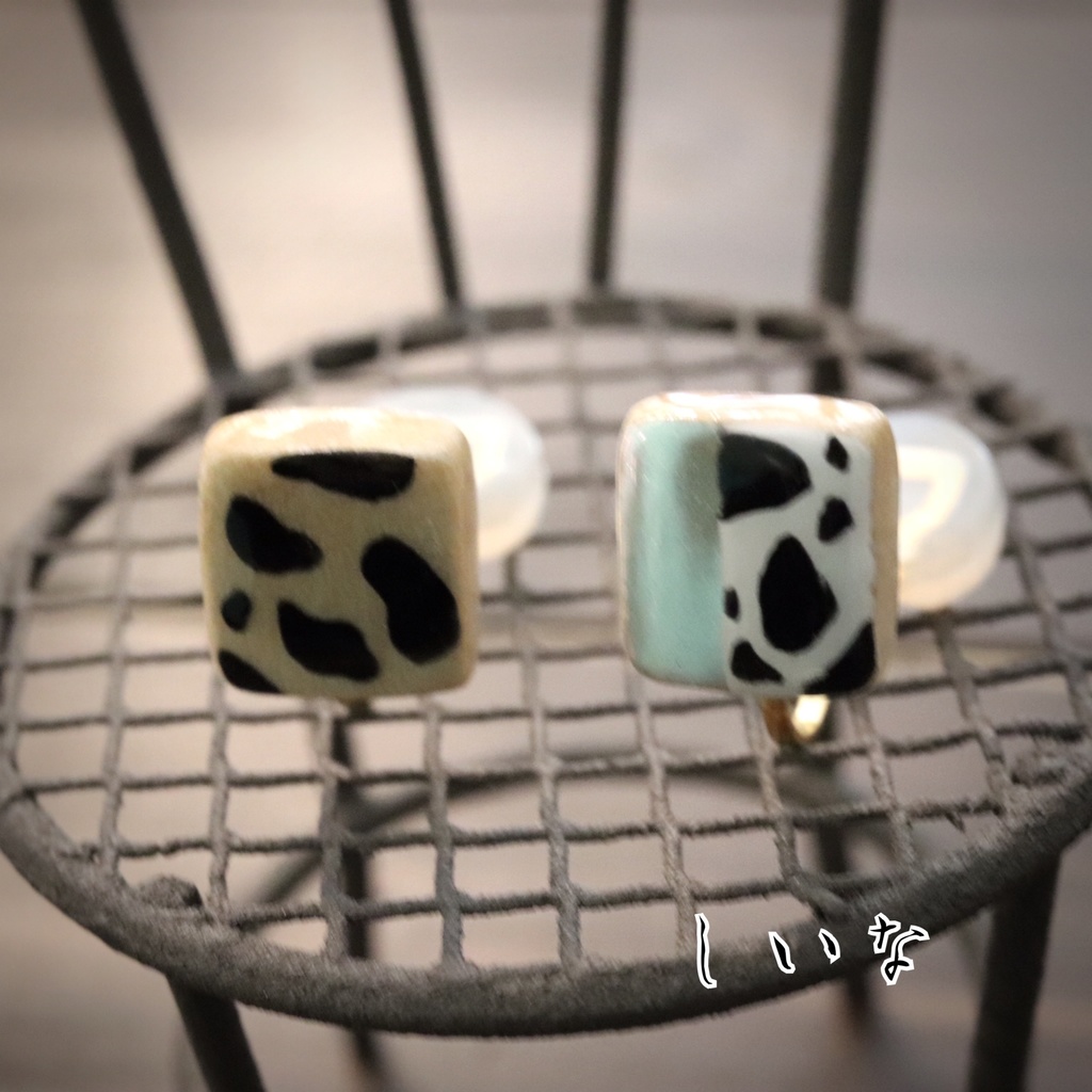 COW柄アートイヤリング ミラーAパターン