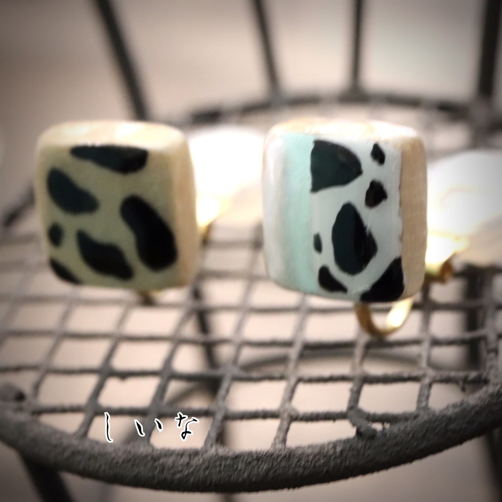 COW柄アートイヤリング ミラーAパターン