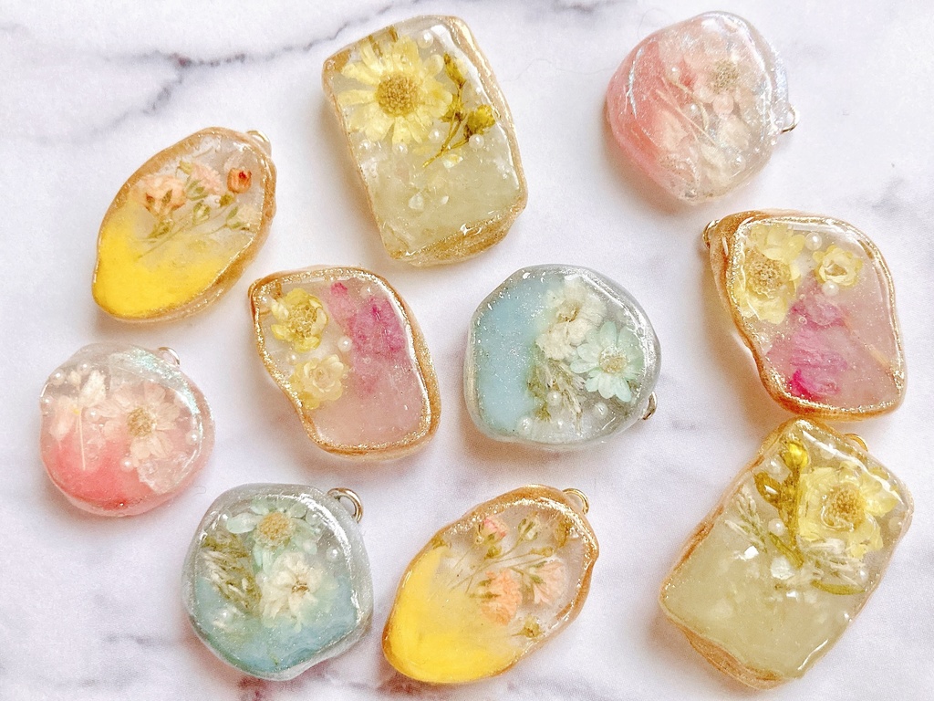 お花のイヤリング/ピアス