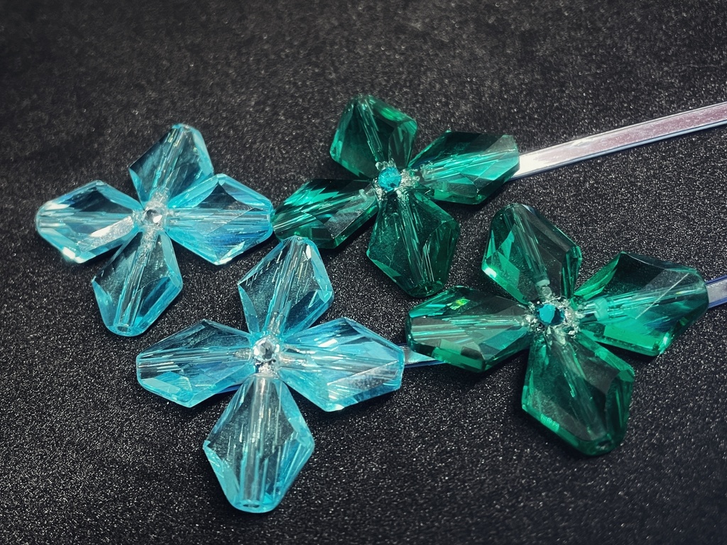 雪花ラミィ【髪飾り(十字架&宝石)】