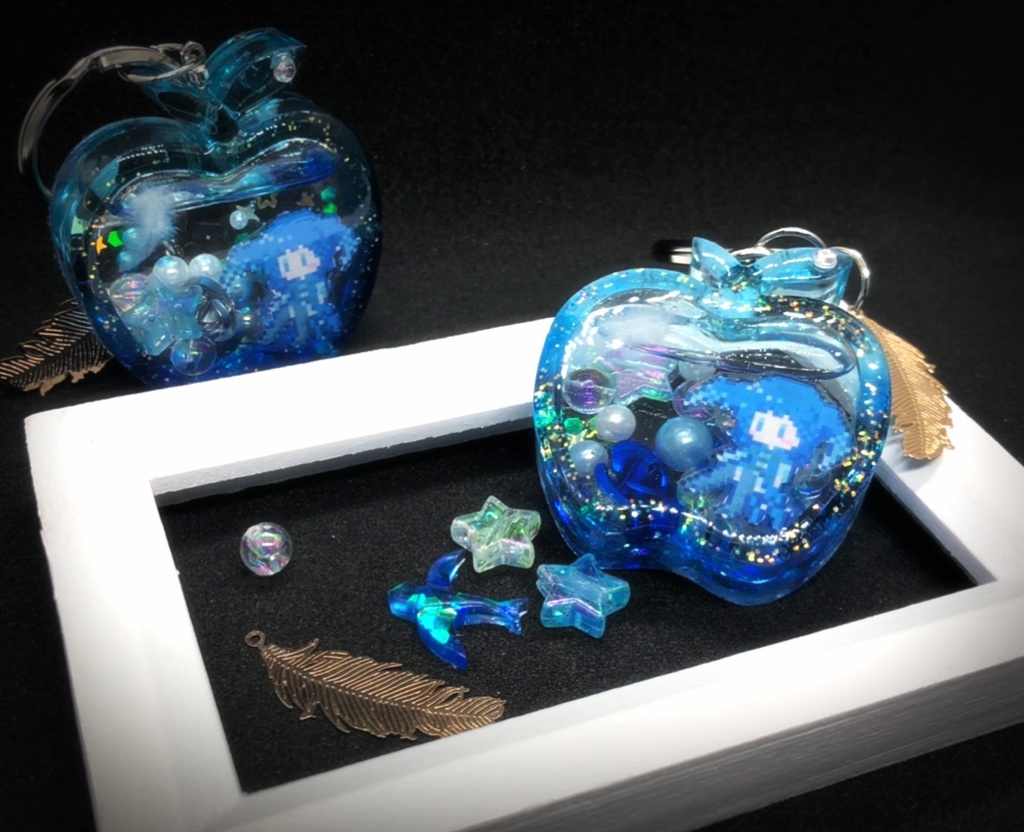 【オイル入り】メーティオンの林檎キーホルダー【FF14】