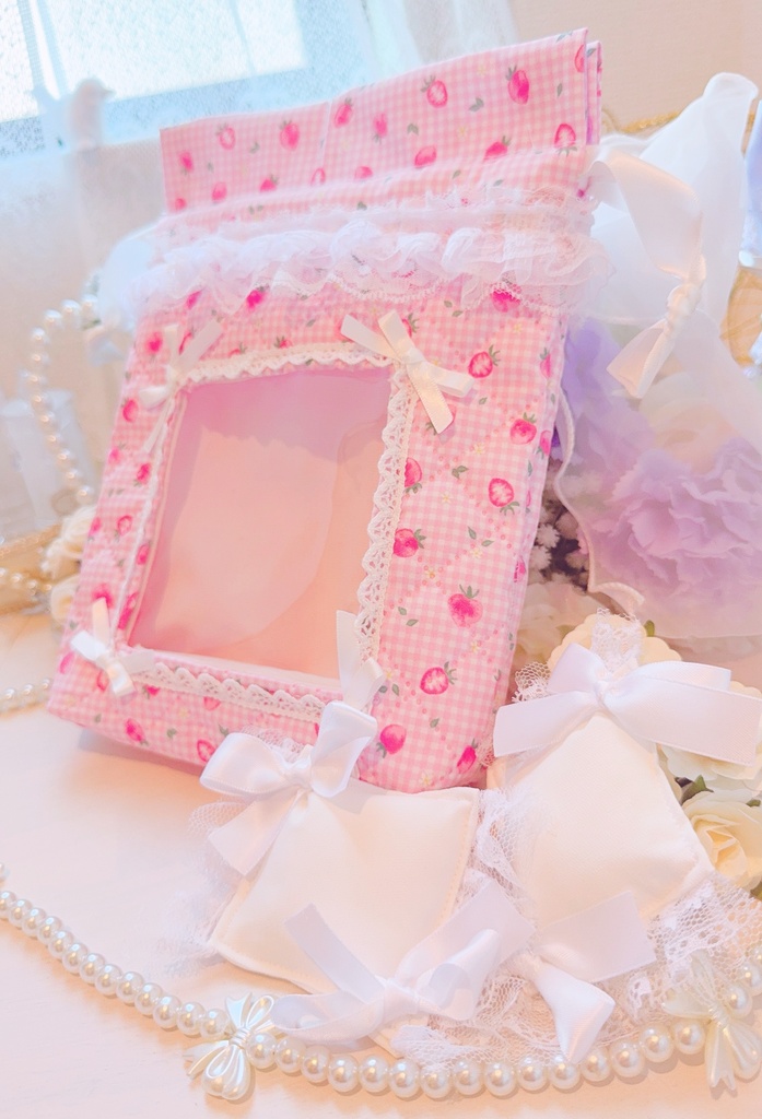 ୨୧ Berry Window Pouch ୨୧