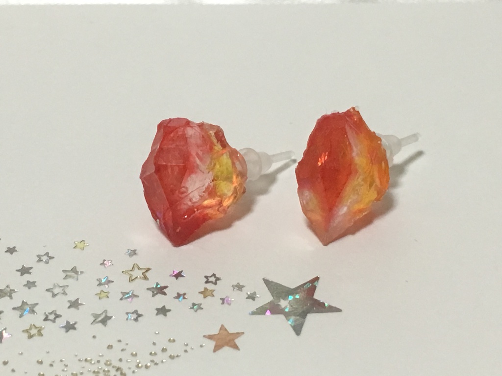 夕焼け鉱石の欠片ピアス