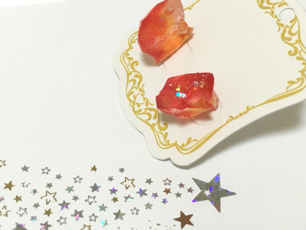 夕焼け鉱石の欠片ピアス