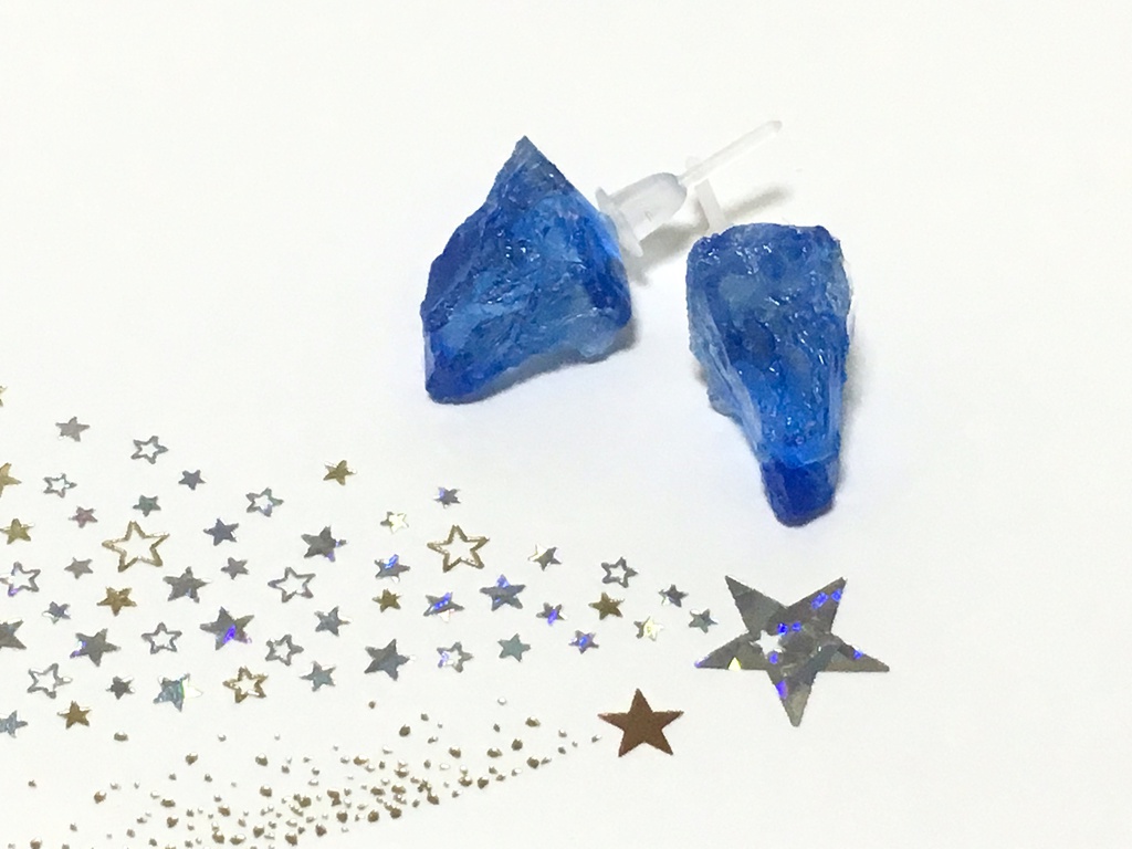 空色鉱石の欠片ピアス