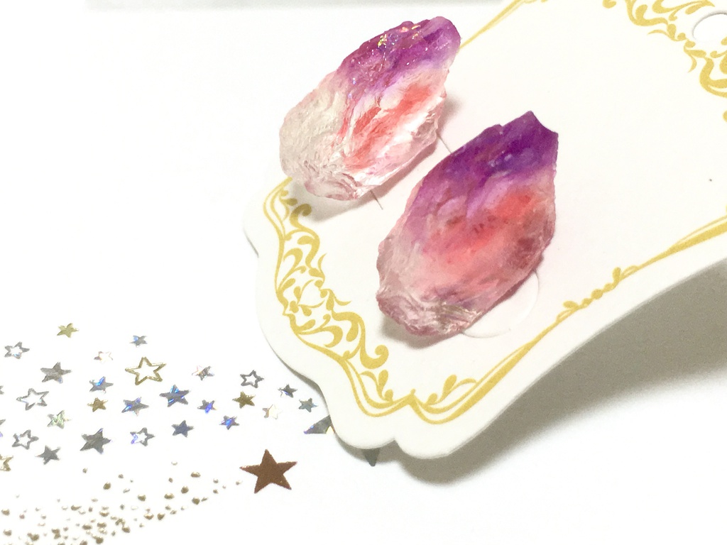 夜明鉱石の欠片ピアス