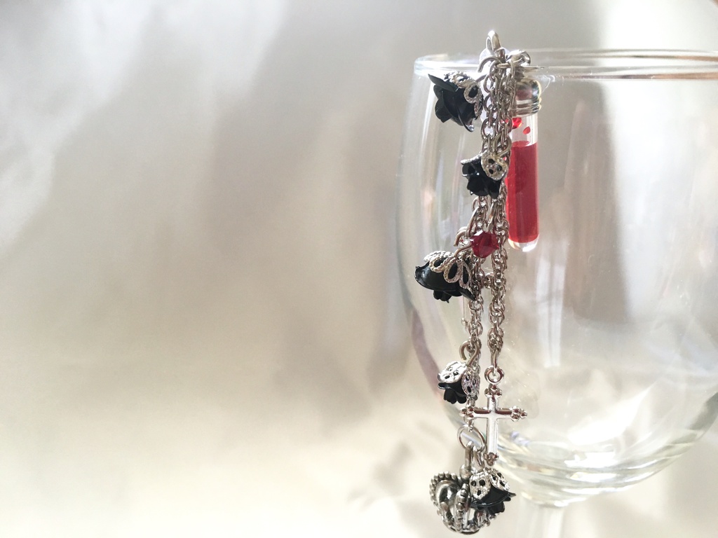 薔薇と王冠のスマホピアス