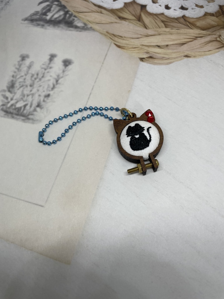 愛猫の刺繍キーホルダー