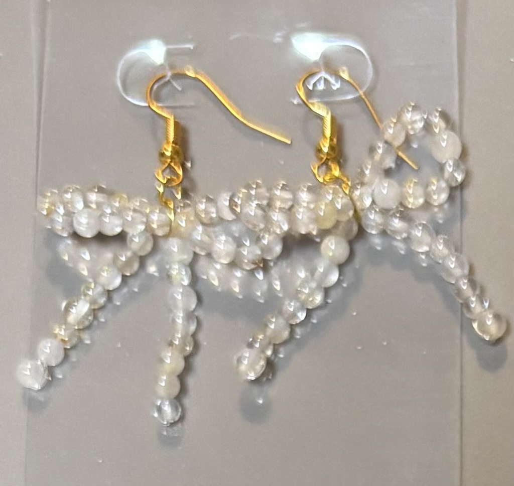 No,32　天然石リボンピアス