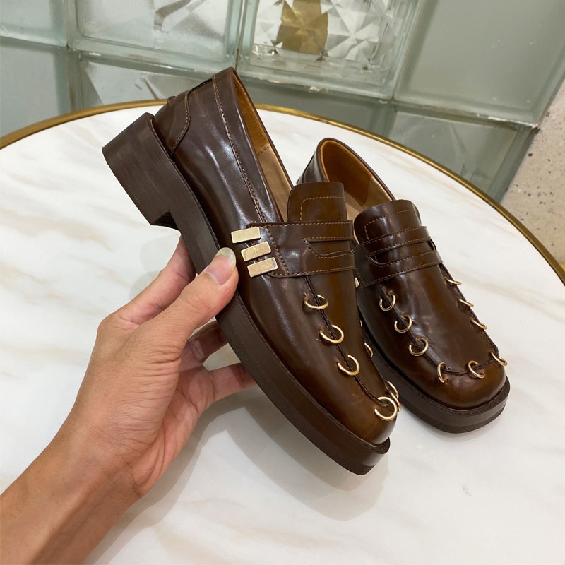 女性用スクエアトゥローファー