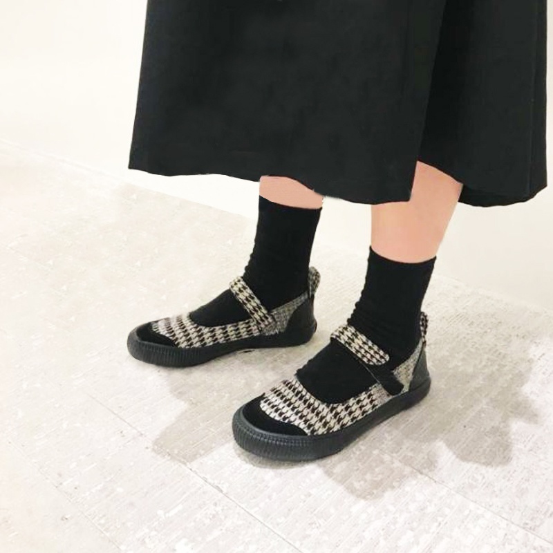 フラットカジュアルロートップシューズ