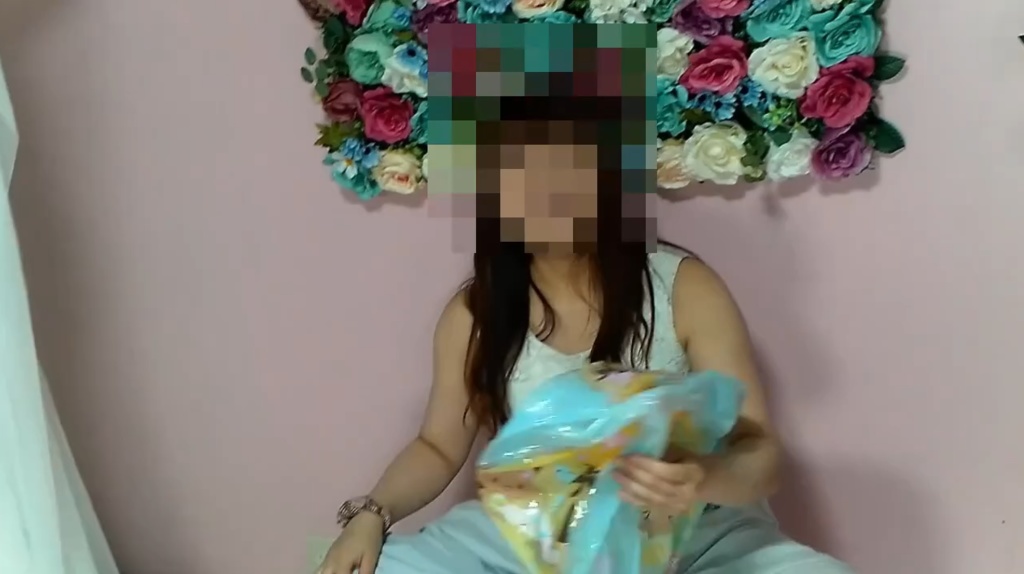 みみちゃんが撮影で使ったビーチボールを空気抜き5