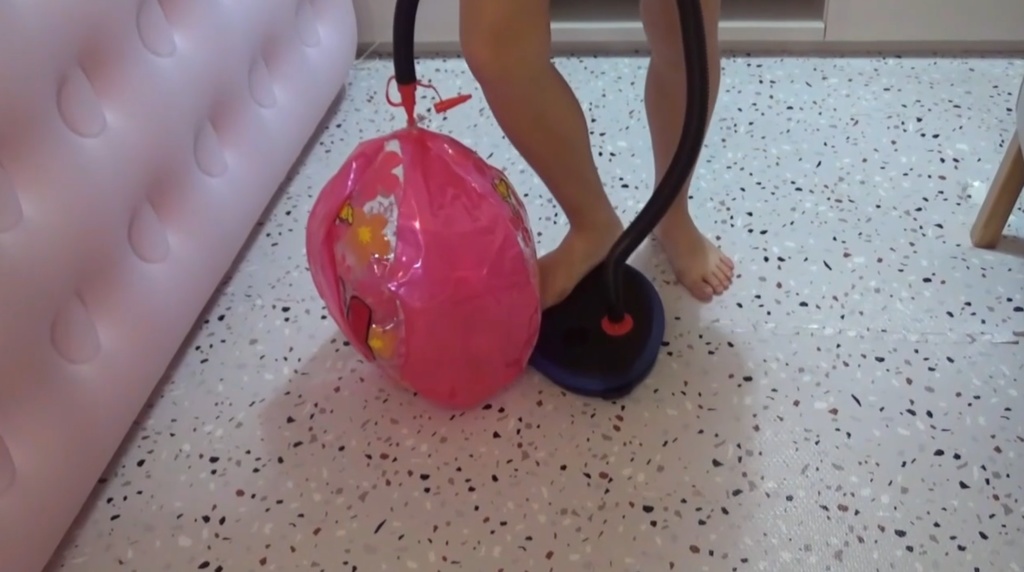 【Newフェース】まいちゃんがビーチボールで遊ぶ【新人】