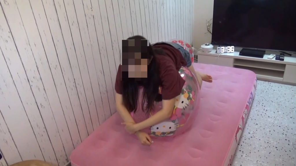 まいちゃんがビーチボールで遊ぶ2