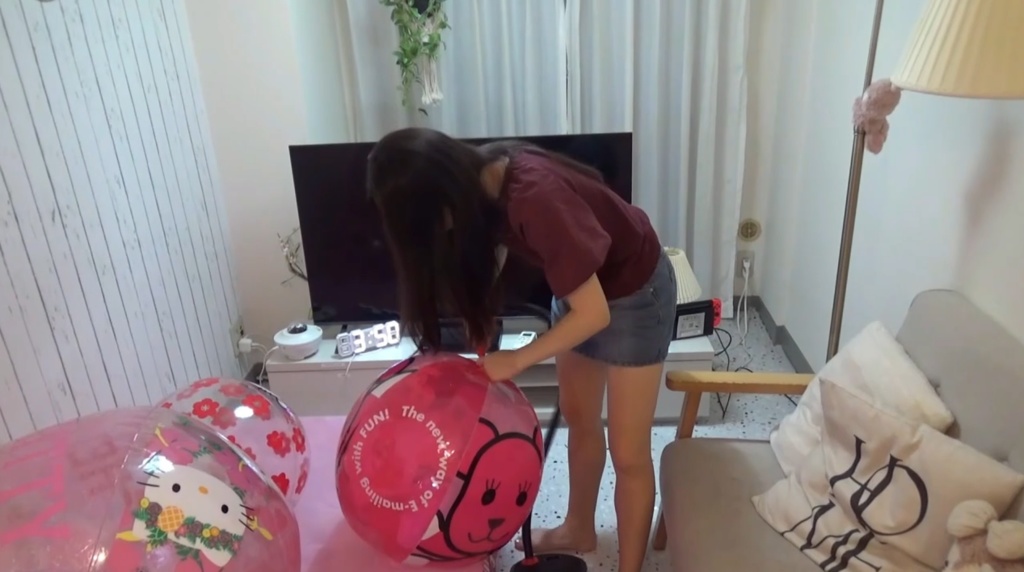 まいちゃんがビーチボールで遊ぶ2