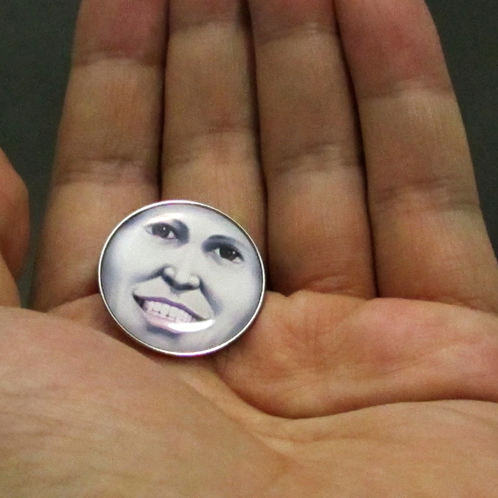 ピンバッジ 笑顔のままの君でいて 2.5cm