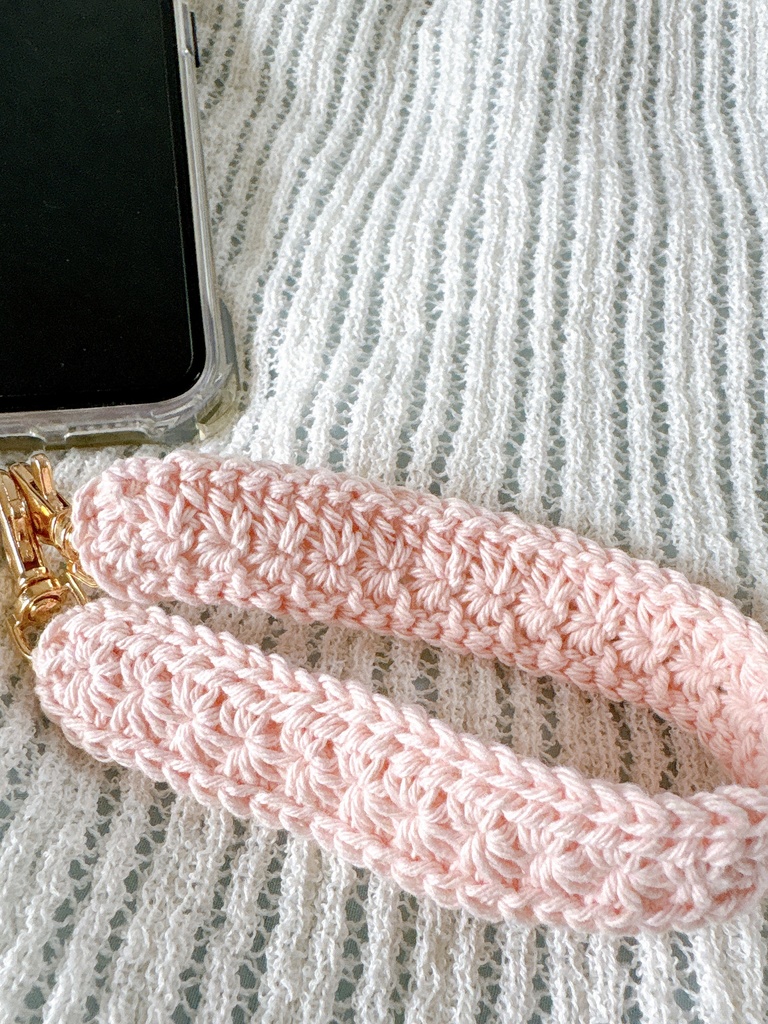 スタークロッシェのハンドストラップ(くすみピンク)