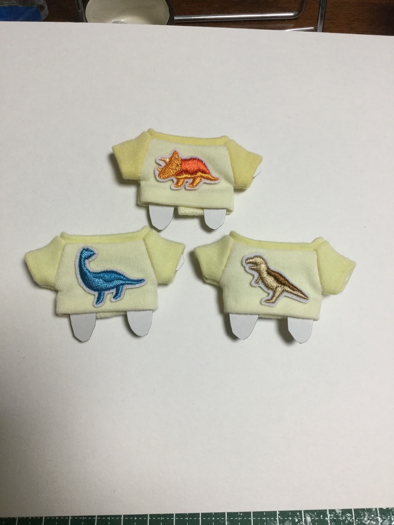 ワンポイントラグランTシャツ　イエローダイナソー