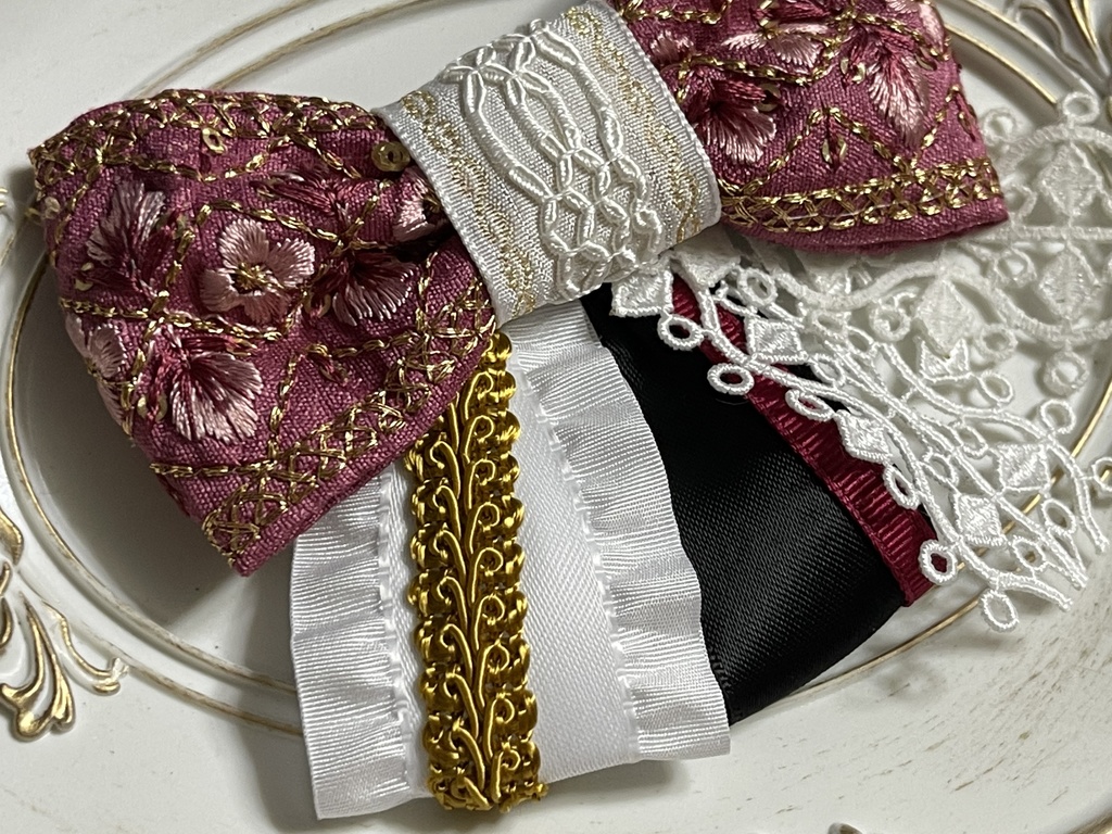 白まほ刺繍リボン(1900円+金具)