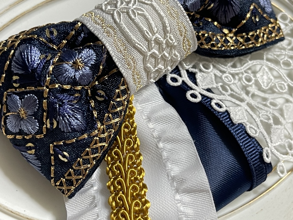 白まほ刺繍リボン(1900円+金具)