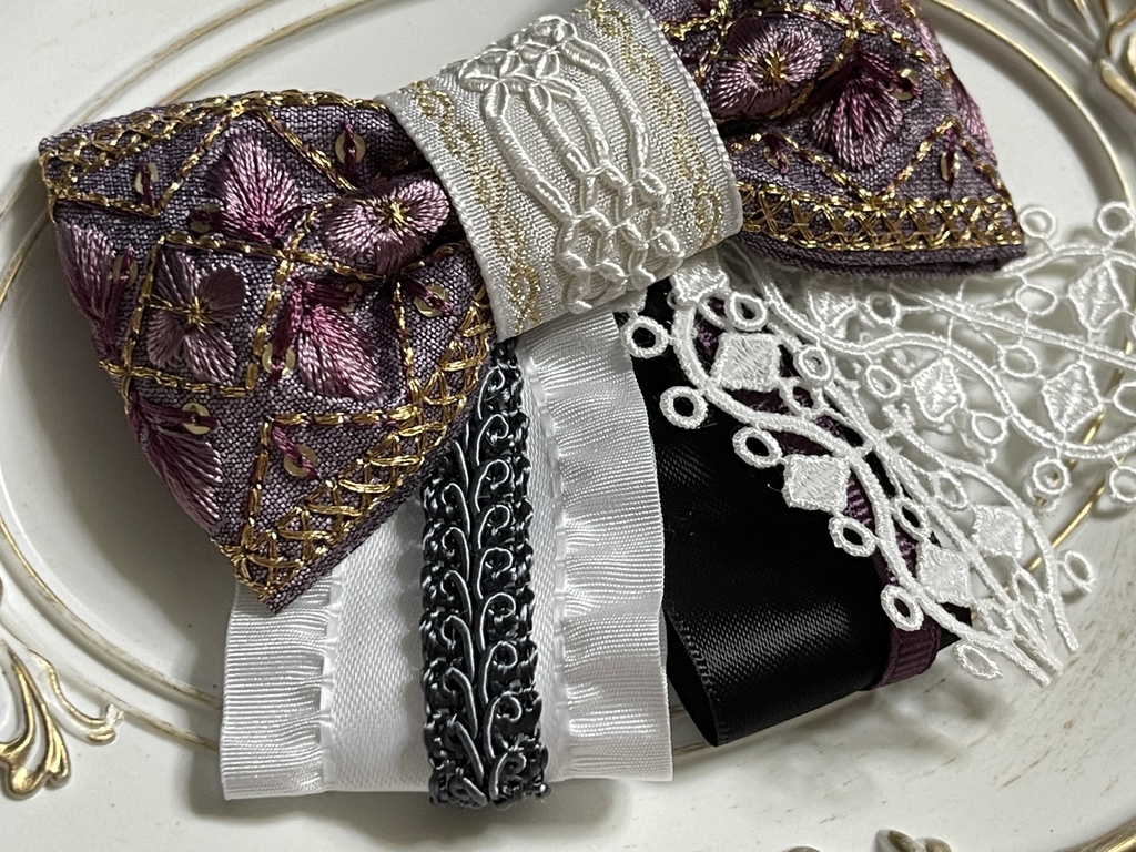 白まほ刺繍リボン(1900円+金具)