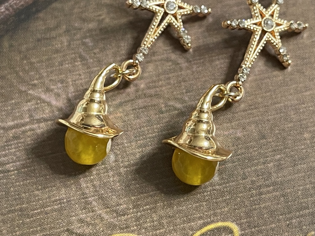 3周年魔法使い帽子耳飾り(ピアス1000円・イヤリング1100円)