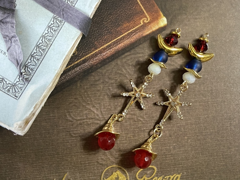 3周年魔法使い帽子耳飾り(ピアス1000円・イヤリング1100円)