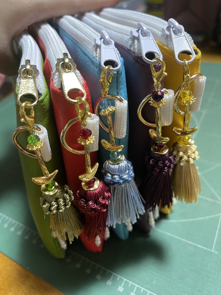 国カラーポーチ(箒チャーム付き)