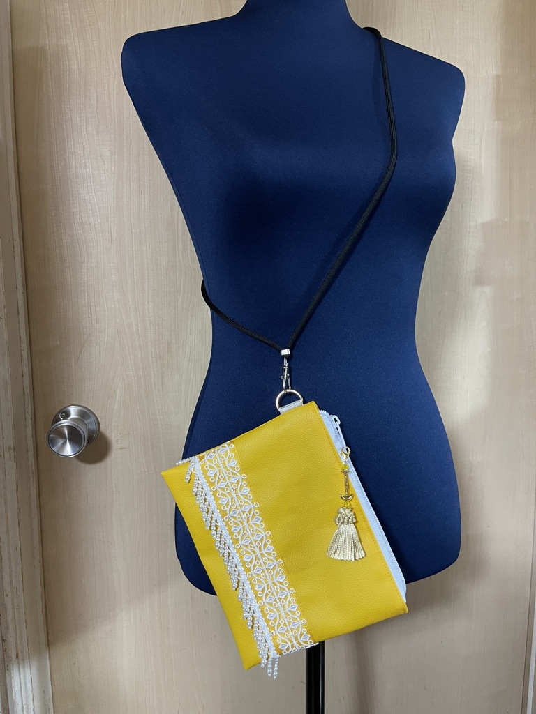 国カラーポーチ(箒チャーム付き)