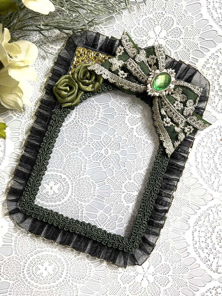 推しが窓から見てる風硬質デコケース(A6ポスカサイズ)