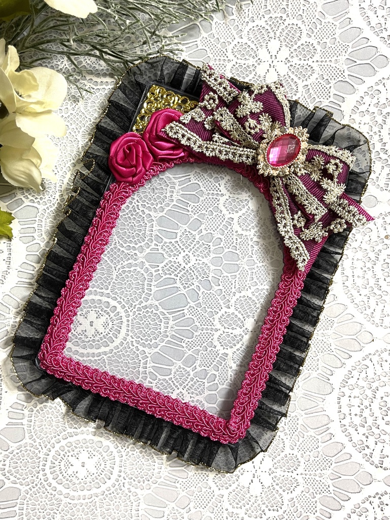 推しが窓から見てる風硬質デコケース(A6ポスカサイズ)