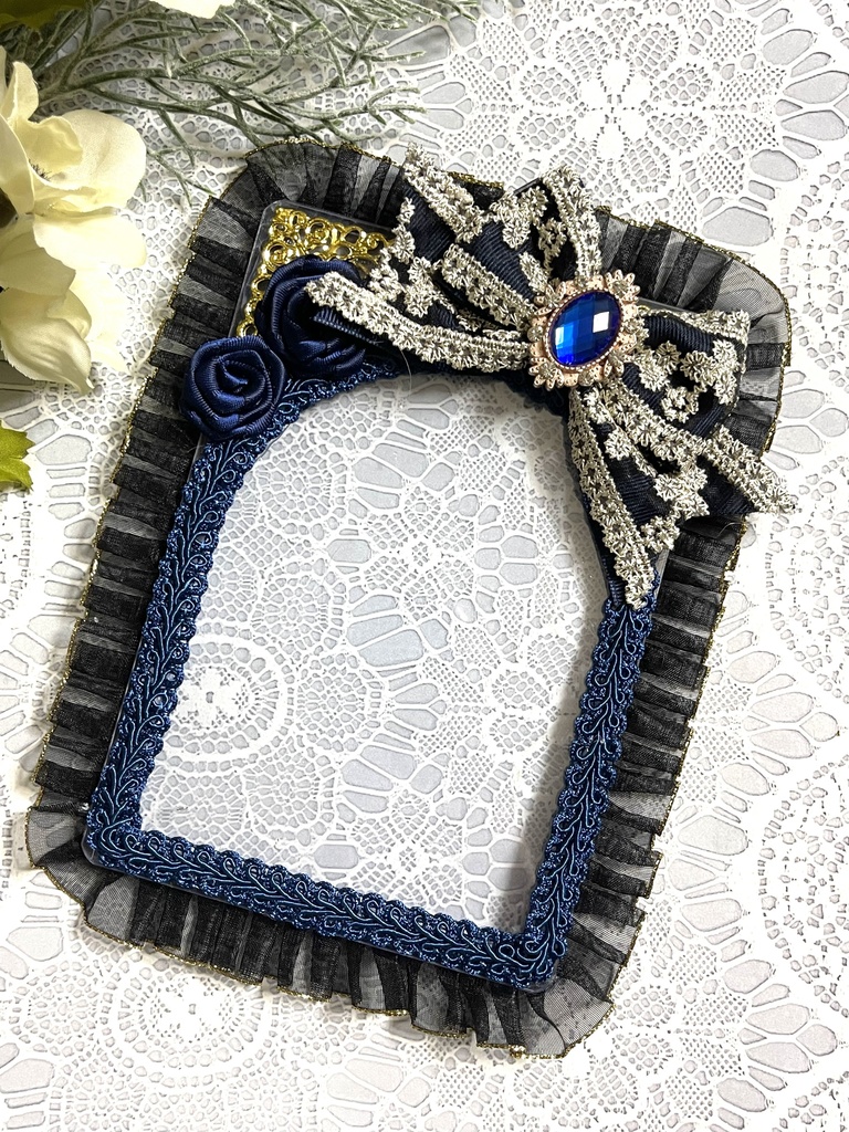 推しが窓から見てる風硬質デコケース(A6ポスカサイズ)