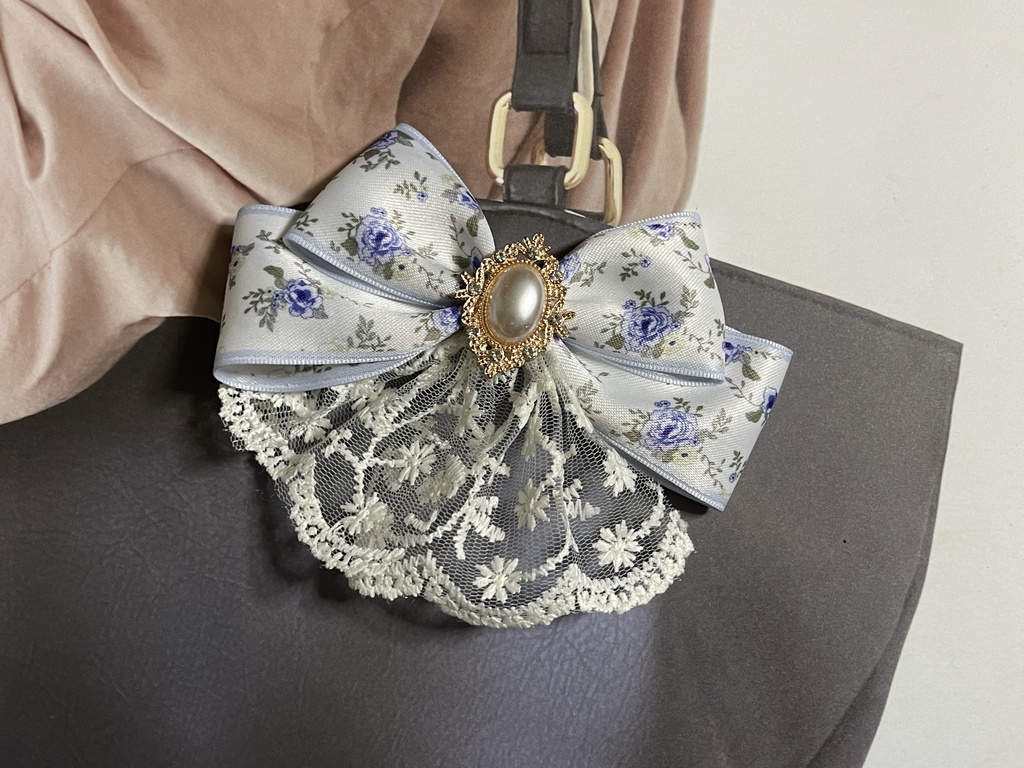 ホワイト薔薇柄🎀(1000円+金具)