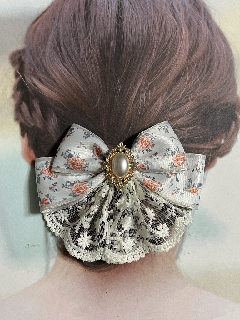 ホワイト薔薇柄🎀(1000円+金具)